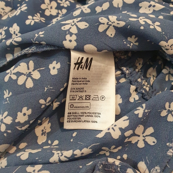 DIVIDED H&M size 8 (EUR 34/US 4) blue/white floral playsuit - Picture 8 of 8